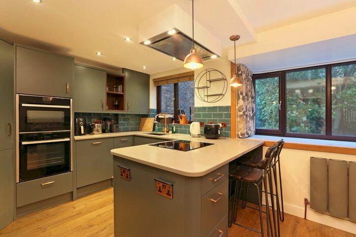 2 Bedroom Flat To Rent In Allendale Close, London, SE5