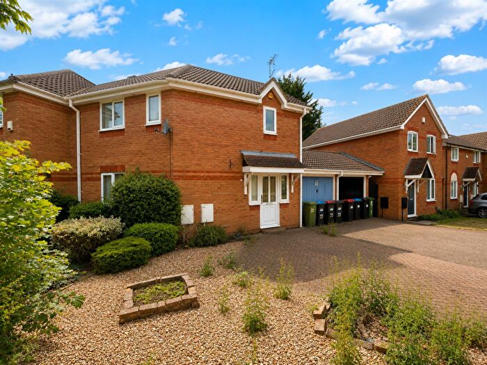 3 Bedroom House For Sale In The Oval, Oldbrook, Milton Keynes, MK6