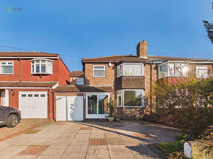 4 Bedroom Semi Detached House For Sale In Peak House Road, Great Barr, Birmingham, B43
