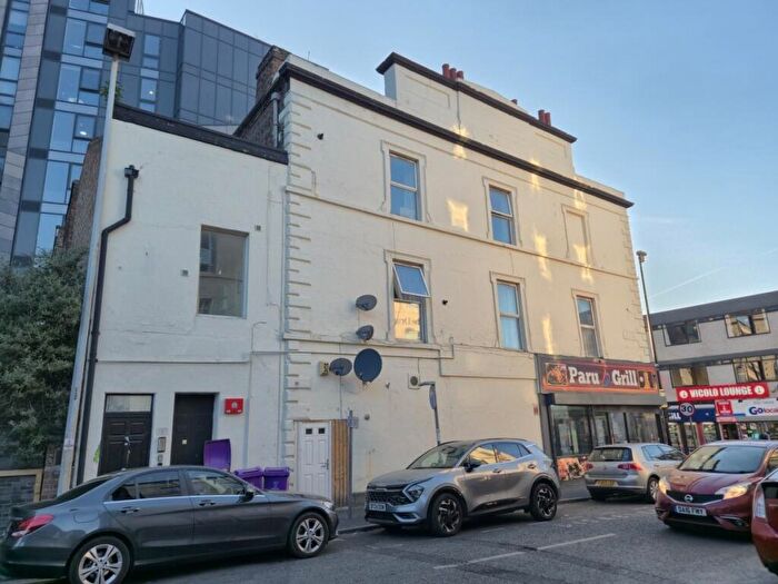 2 Bedroom Flat To Rent In London Court, Hotham Street, L3