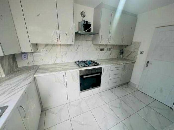 4 Bedroom Property To Rent In High Street, Slough, SL1