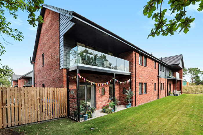 2 Bedroom Flat For Sale In Newton Avenue, Elderslie, PA5