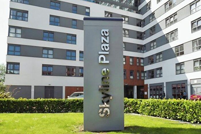 1 Bedroom Flat To Rent In Skyline Plaza, Basingstoke, RG21