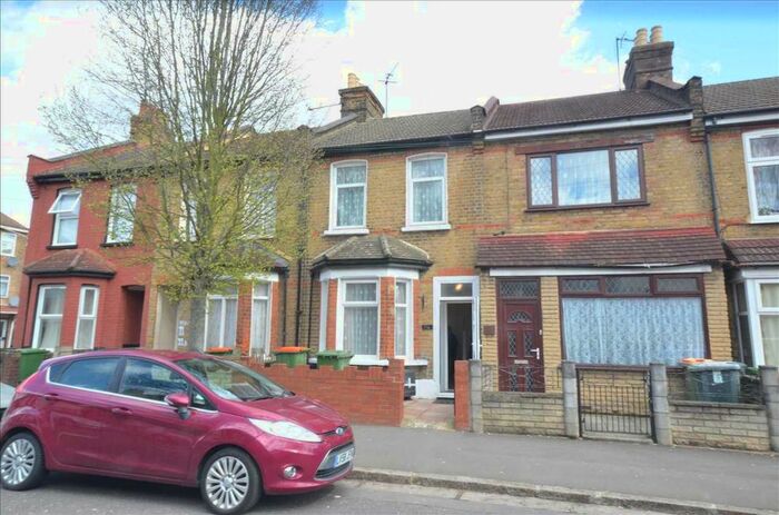 3 Bedroom Terraced House To Rent In Park Avenue, London, E6