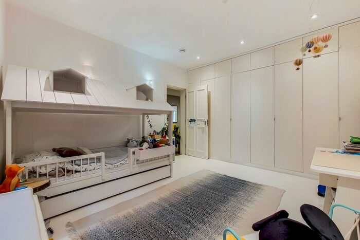 3 Bedroom Flat For Sale In Cromwell Place, SW7