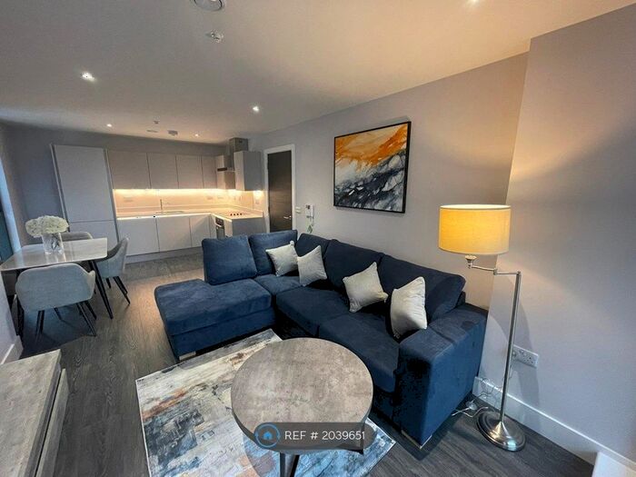 2 Bedroom Flat To Rent In Hallmark Tower, Manchester, M4