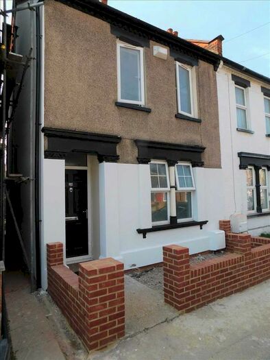 2 Bedroom Semi-Detached House To Rent In Bartlett Road, Gravesend, DA11