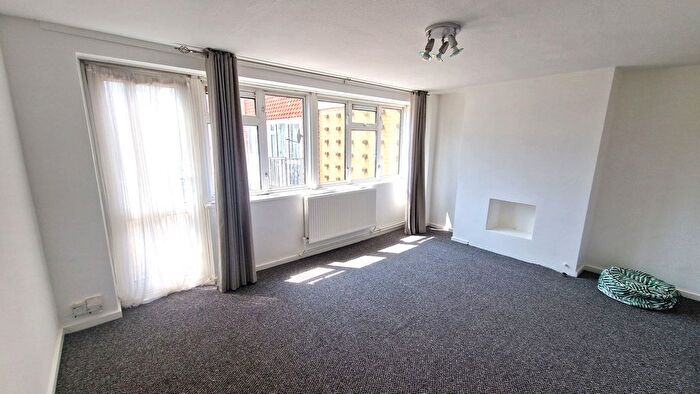 2 Bedroom Maisonette To Rent In Ely Road, Croydon, CR0