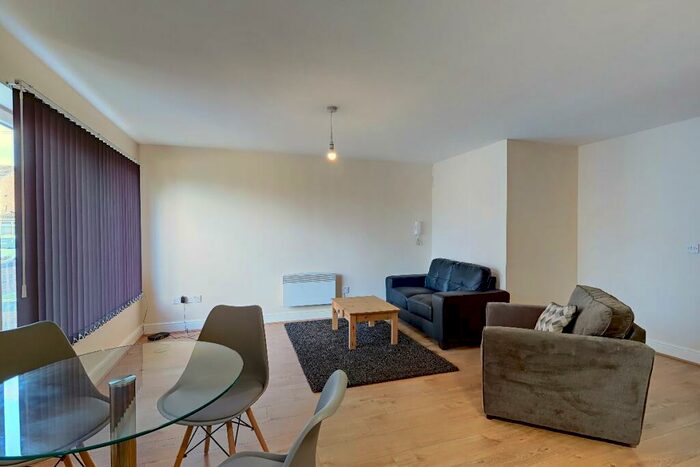 2 Bedroom Flat To Rent In - Berwick Street, L6
