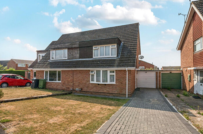 3 Bedroom Semi-Detached House For Sale In Sutherland Grove, Calcot, Reading, RG31