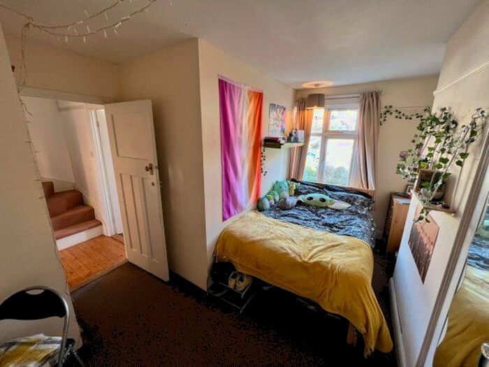 4 Bedroom Semi-Detached House To Rent In Howard Avenue, Rochester, Kent, ME1