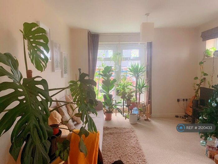 2 Bedroom Flat To Rent In Holland Close, Loughborough, LE11