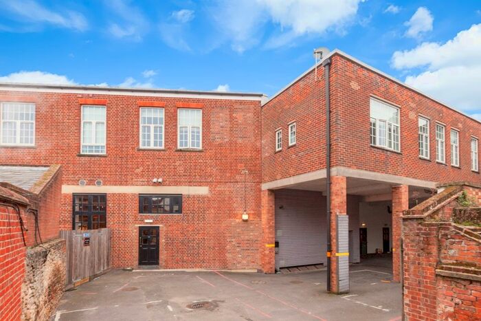 2 Bedroom Flat To Rent In Old Post Office Court, Abingdon, OX14