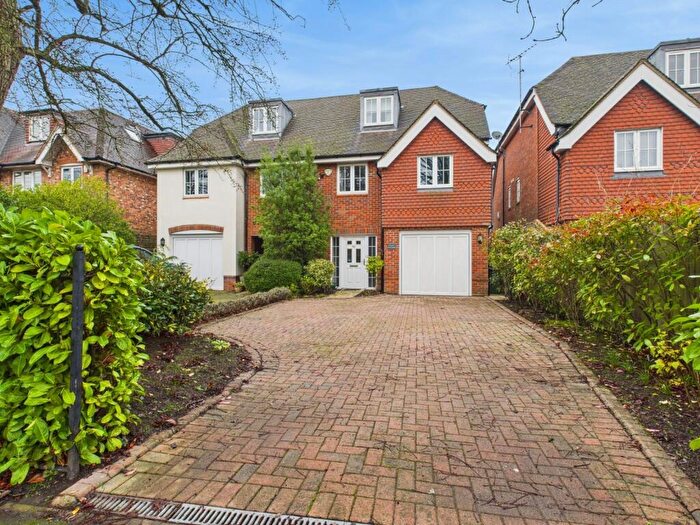 3 Bedroom Semi Detached House For Sale In Warwick Road, Beaconsfield, Buckinghamshire, HP9