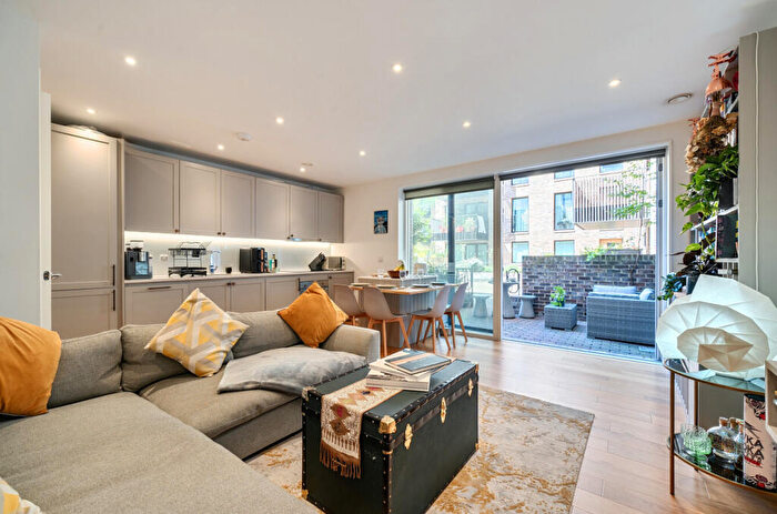 1 Bedroom Apartment For Sale In Clift House, Colville Street, Hackney, London, N1