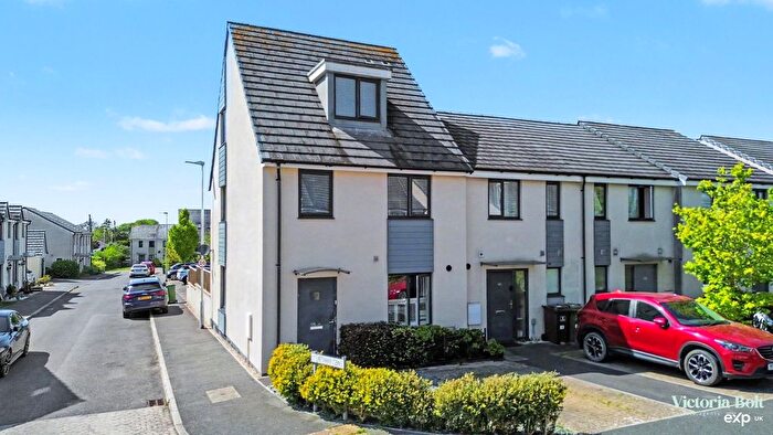 3 Bedroom End Of Terrace House For Sale In Pennycross Close, Plymouth, PL2