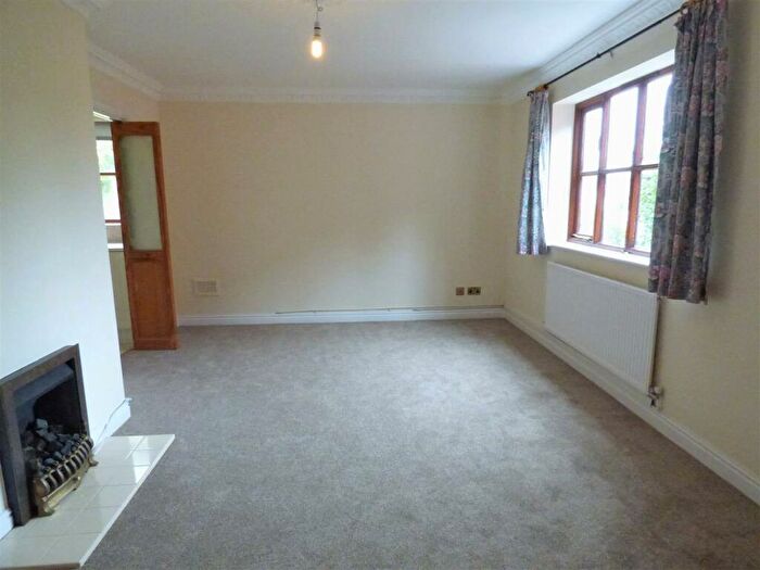 2 Bedroom Apartment To Rent In Bryan Mews, Bidford-on-Avon, B50