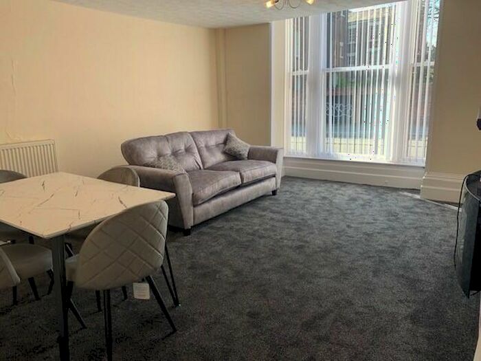 2 Bedroom Apartment To Rent In Catharine Street, L8