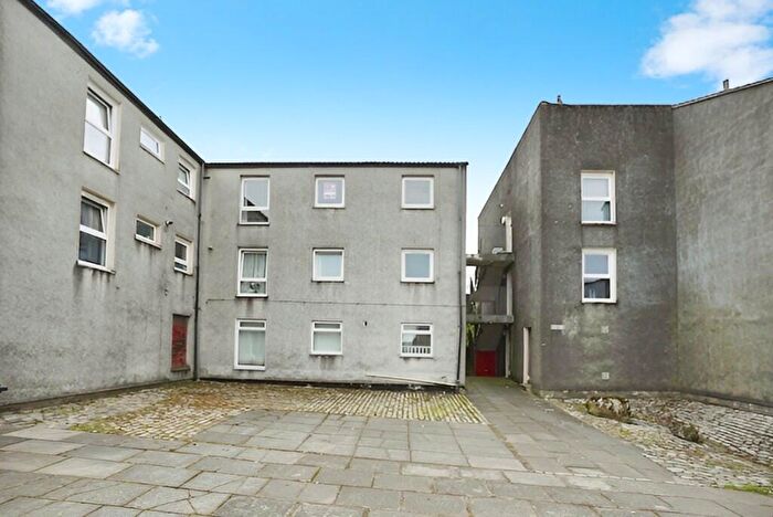 3 Bedroom Flat To Rent In Laburnum Road, G67