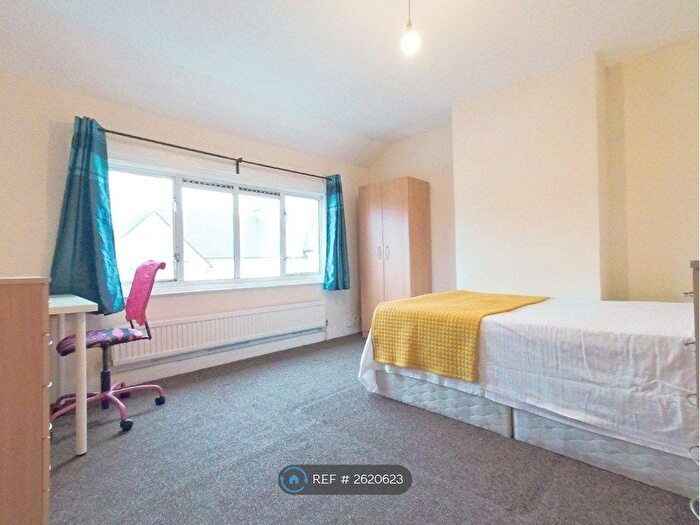 4 Bedroom Terraced House To Rent In Rose Gardens, London, W5