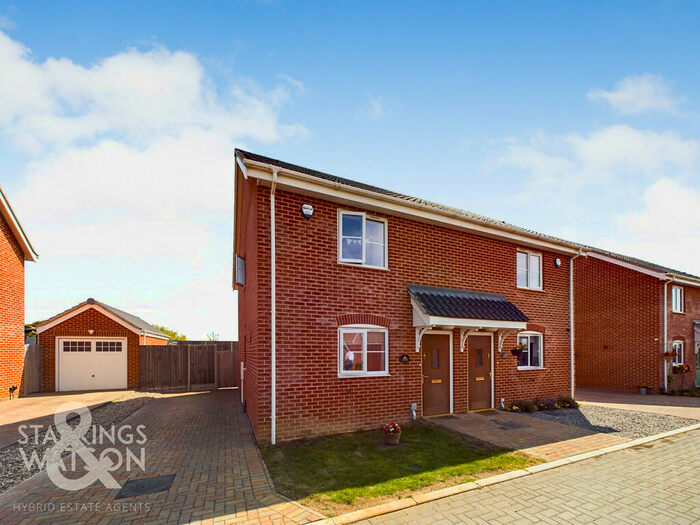 2 Bedroom Semi-Detached House For Sale In Barn Owl Close, Reedham, Norwich, NR13
