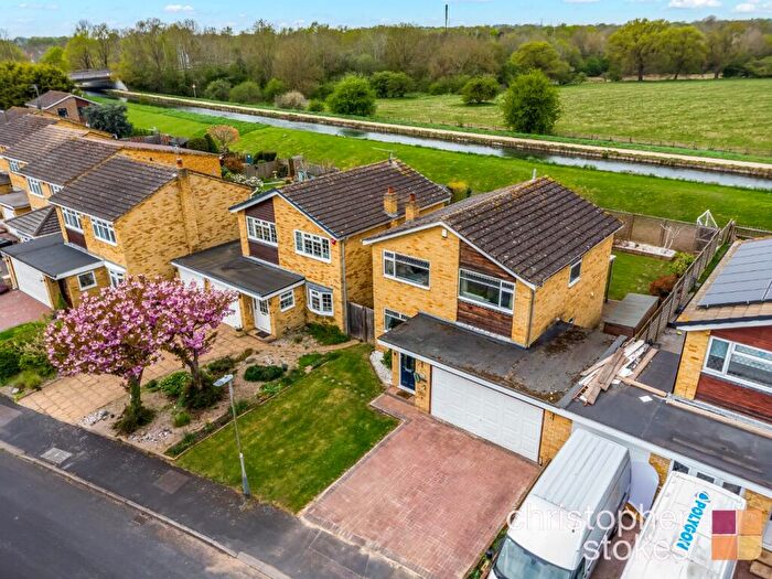 4 Bedroom Link Detached House For Sale In The Oval, Broxbourne, Hertfordshire, EN10
