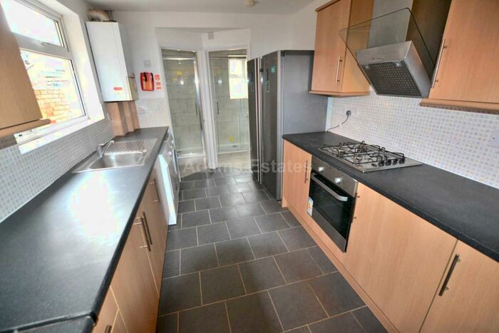 6 Bedroom Terraced House To Rent In Grange Ave, Reading, RG6