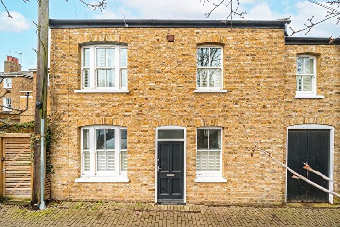 1 Bedroom Flat To Rent In Worple Way, Richmond, TW10