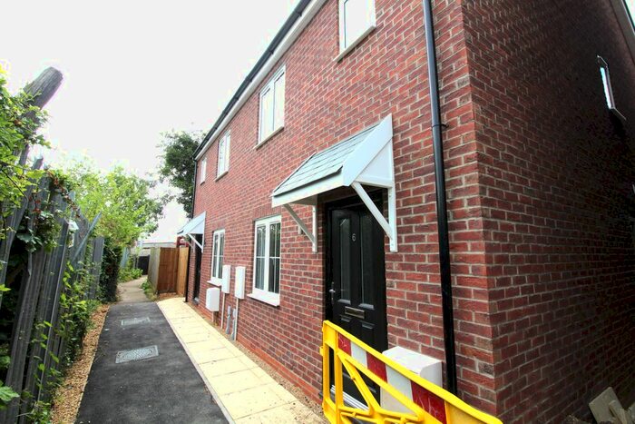 3 Bedroom Semi-Detached House To Rent In Paddock Lane, Donington, PE11