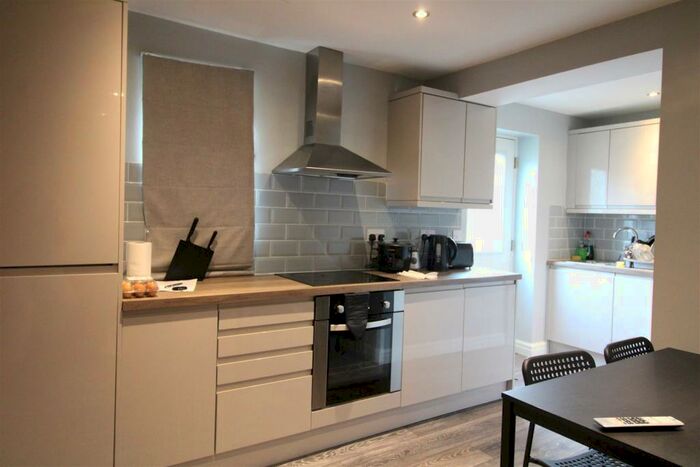 4 Bedroom Private Hall To Rent In Allandale Gardens, Lancaster, LA1