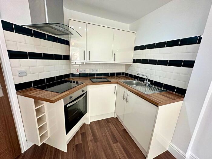 1 Bedroom Flat To Rent In South Street, Exmouth, Devon, EX8