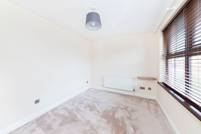 1 Bedroom Flat To Rent In Midwinter Avenue, Milton, OX14
