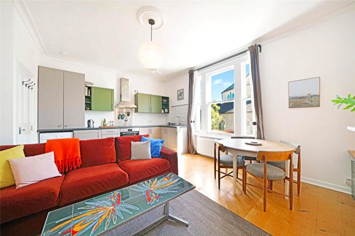 1 Bedroom Apartment For Sale In Tufnell Park Road, London, N7