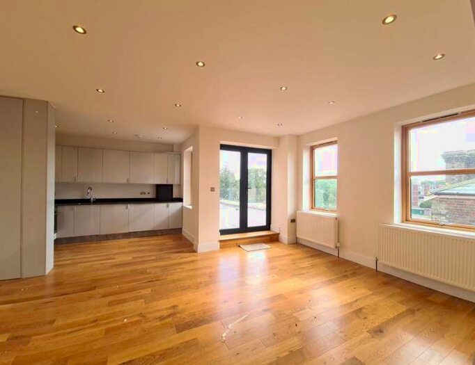 2 Bedroom Property To Rent In - Queen Katherines Ct Queen Katherine Court, 11 High Street South, LU6