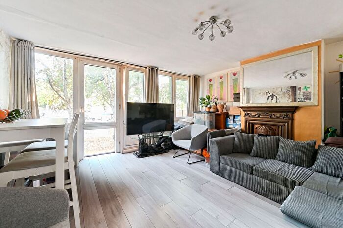 3 Bedroom Maisonette For Sale In Sherfield Gardens, Roehampton, London, SW15