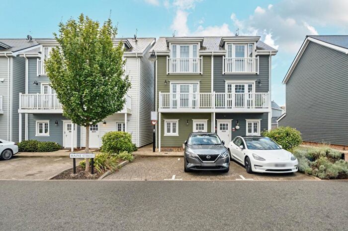 4 Bedroom Town House For Sale In Green Park Village, Berkshire, RG2