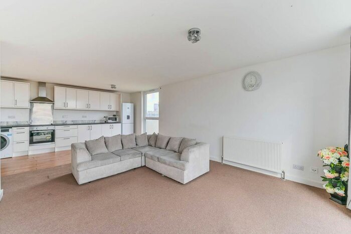 2 Bedroom Flat To Rent In Maybourne Grange, East Croydon, Croydon, CR0