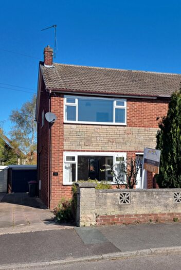 3 Bedroom Semi Detached House To Rent In St James Avenue, South Anston, Sheffield, S25