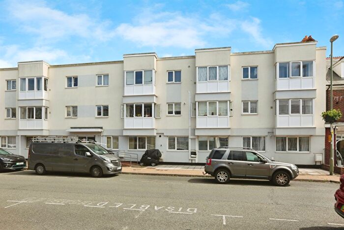 2 Bedroom Flat For Sale In High Street, Lee-On-The-Solent, PO13