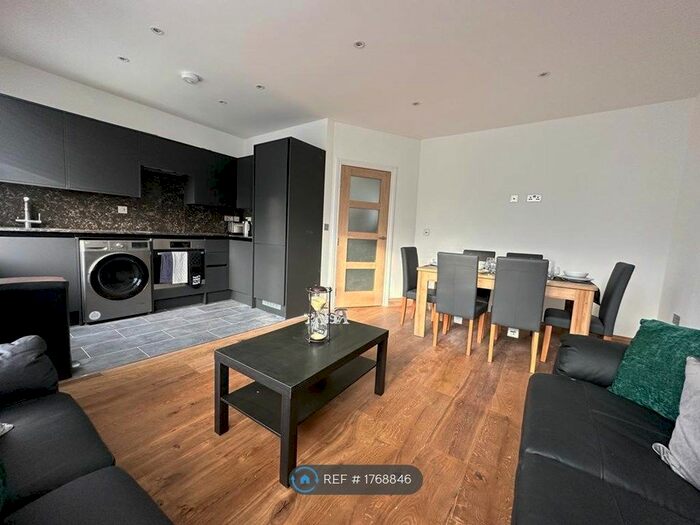 3 Bedroom Flat To Rent In Cornwall Avenue, London, N22