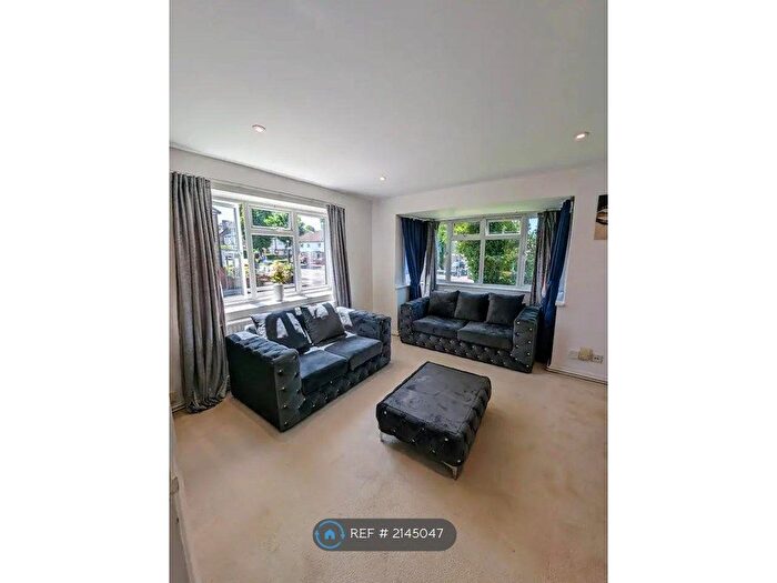 2 Bedroom Flat To Rent In Beechwood Court, Sutton, SM1