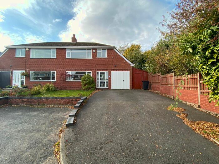 3 Bedroom Property To Rent In Breen Rydding Drive, WV14
