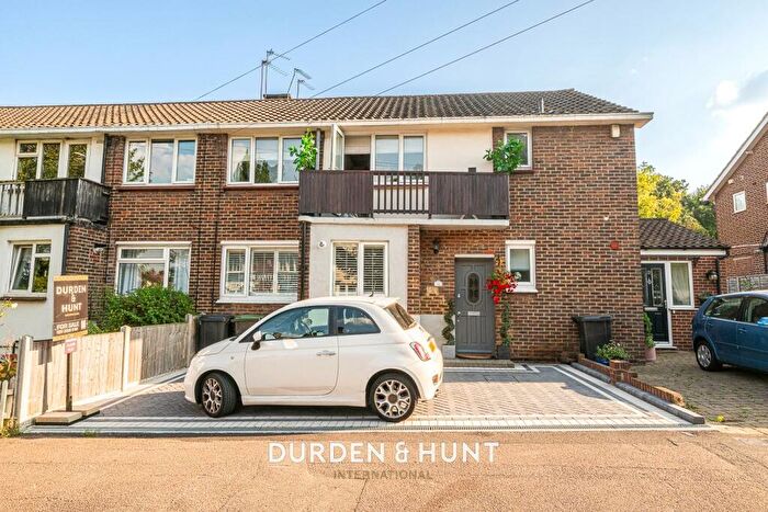 2 Bedroom Apartment For Sale In Station Way, Buckhurst Hill, IG9