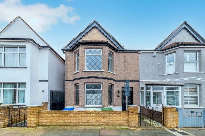 3 Bedroom Semi-Detached House To Rent In Days Lane, Sidcup, DA15