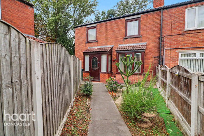 3 Bedroom Semi-Detached House For Sale In King George Square, Doncaster, DN3