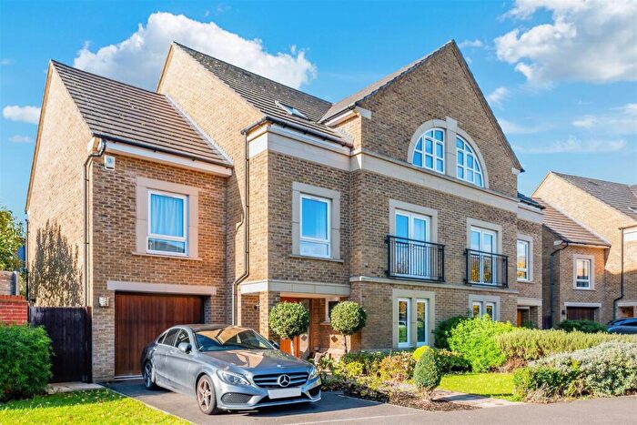 4 Bedroom Semi Detached House For Sale In Glanville Way, Epsom, KT19