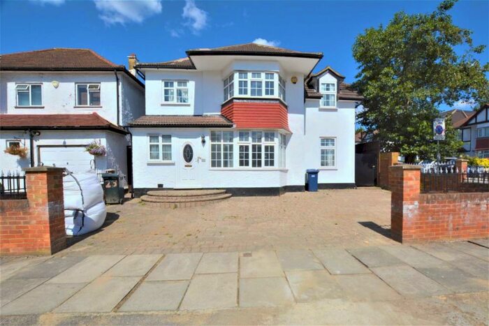 5 Bedroom Detached House To Rent In Beaufort Gardens, Hendon, NW4