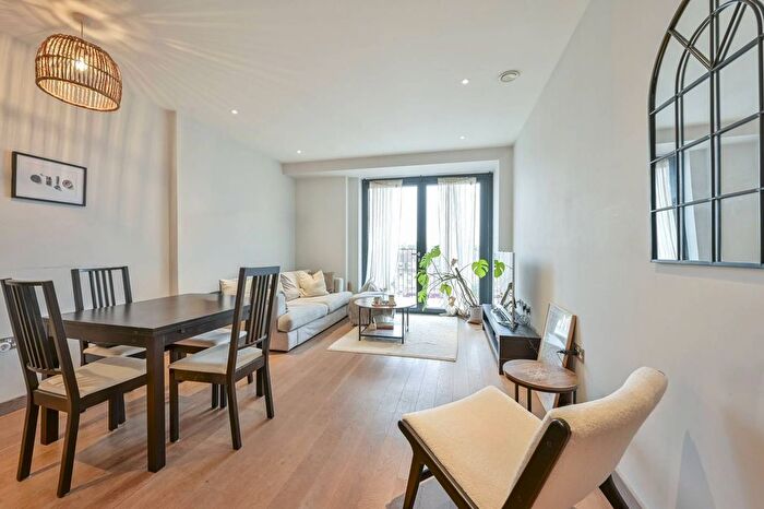 1 Bedroom Flat To Rent In Chivers Passage, Wandsworth Town, London, SW18