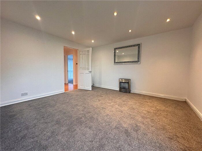 3 Bedroom Flat To Rent In Broad Street, Guildford, Surrey, GU3