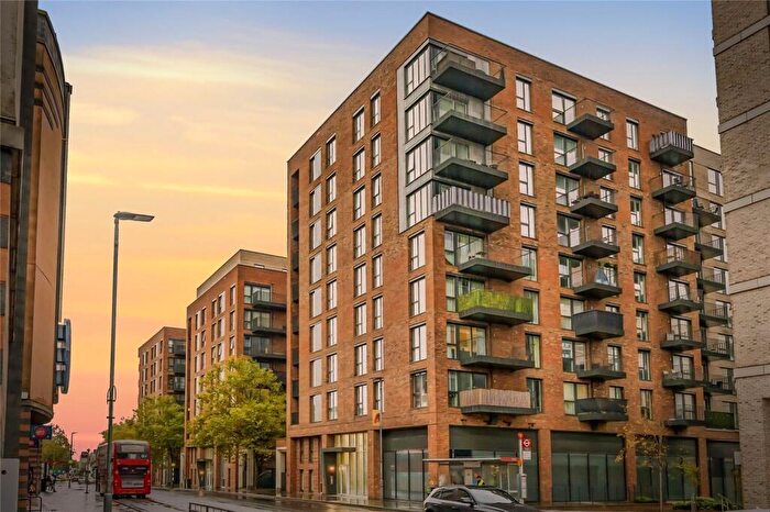 3 Bedroom Apartment For Sale In Regal Walk, Bexleyheath, DA6